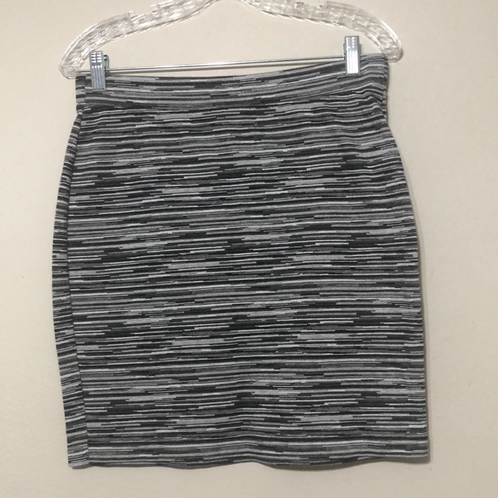 Loft Women’s S Small Black and White Striped Stretchy Soft Mini Pencil Skirt